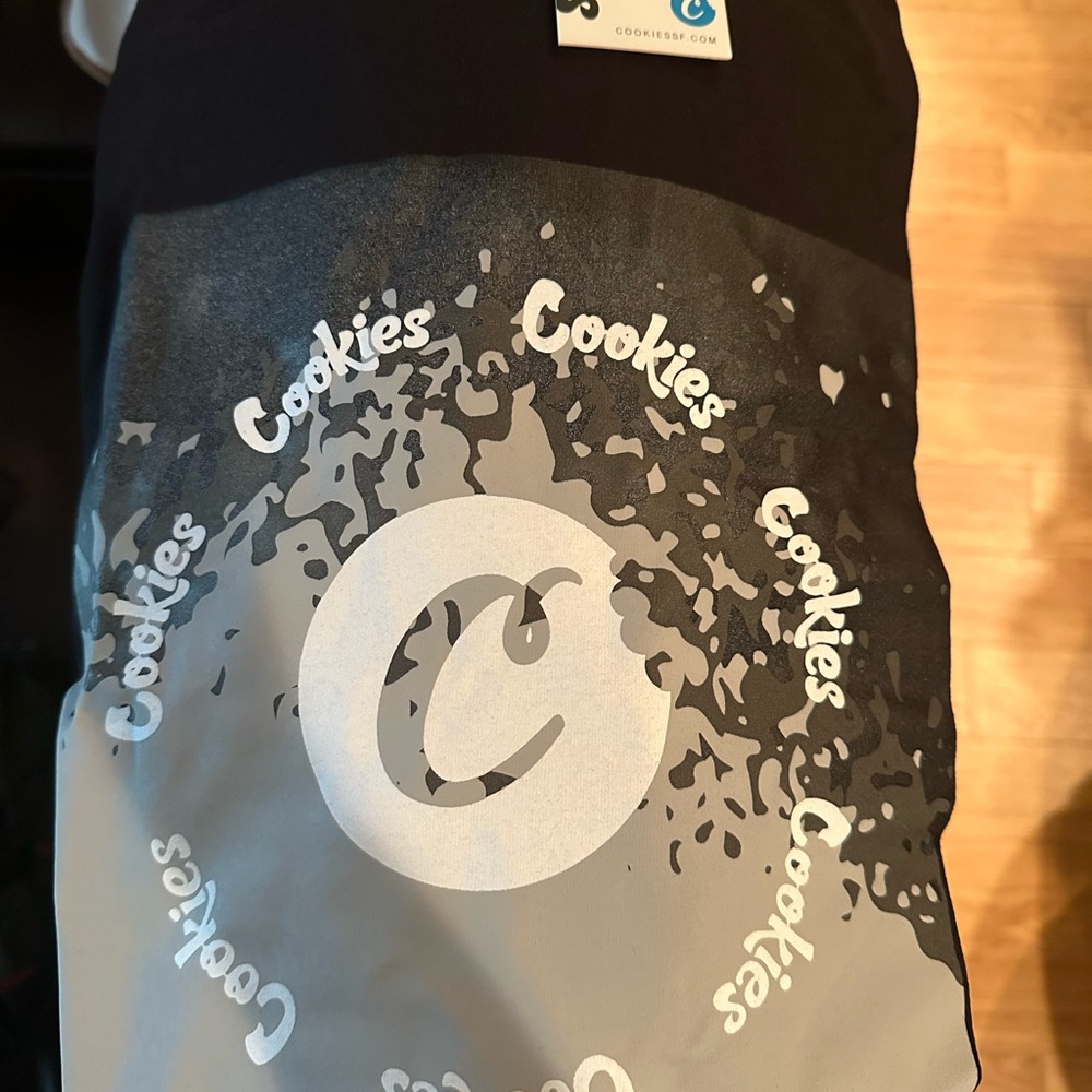Cookie Lee Black and Gray Short Sleeve Tee with Swirling Graphic